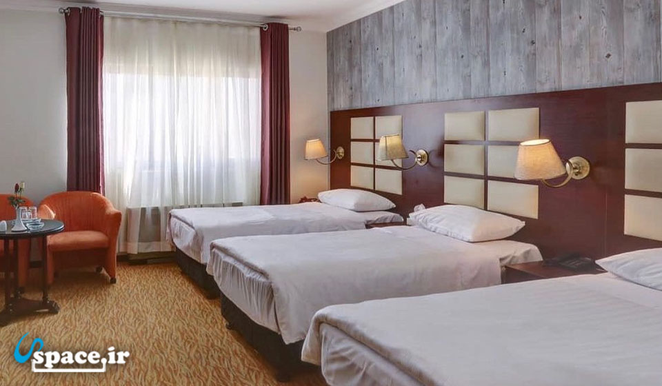 نمای داخلی اتاق سه تخته هتل جهانگردی - ارومیه